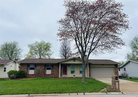 3920 Silver Ridge Dr, Saint Peters, MO 63376