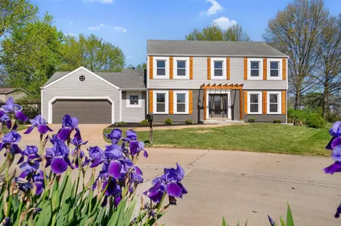 15611 Sugar Lake Ct, Chesterfield, MO 63017
