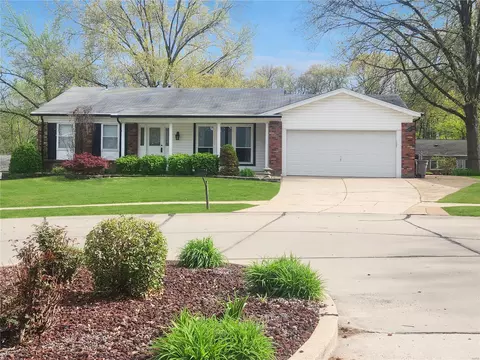 2348 Langsworth Ct, Saint Louis, MO 63129