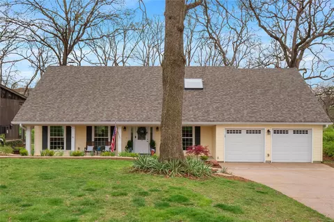 1470 Royal Springs Dr, Saint Louis, MO 63122