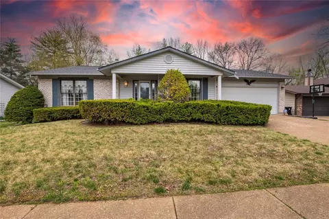 2515 Bluff Ridge Dr, Saint Louis, MO 63129