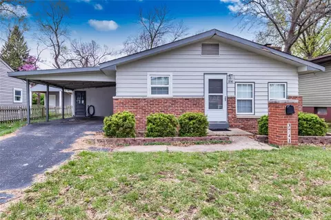 3741 Long Dr, Saint Ann, MO 63074