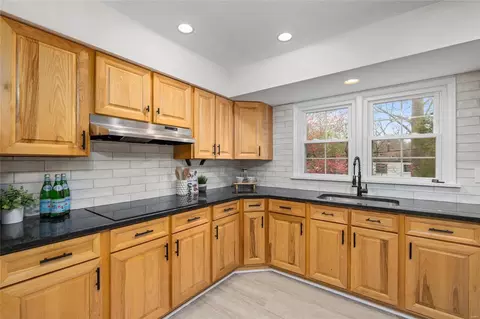 Kitchen - 925 Dyerdown Ave, Saint Louis, MO 63135 photo 1 of 1