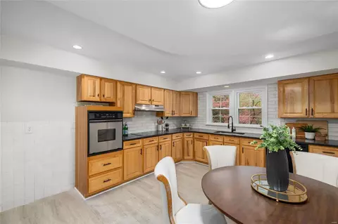 Dining - 925 Dyerdown Ave, Saint Louis, MO 63135 photo 4 of 5