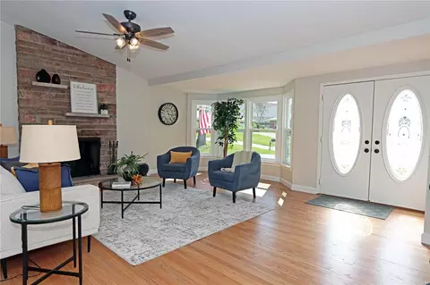 Living - 131 Romine Cir, Ballwin, MO 63011 photo 3 of 8