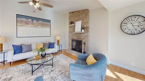 Living - 131 Romine Cir, Ballwin, MO 63011 photo 2 of 8