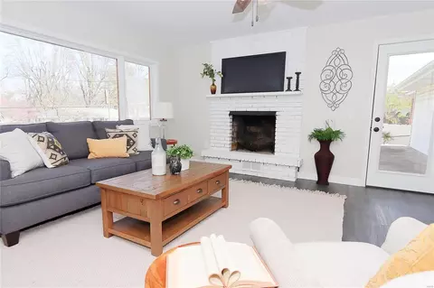 Living - 131 Romine Cir, Ballwin, MO 63011 photo 5 of 8