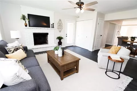 Living - 131 Romine Cir, Ballwin, MO 63011 photo 6 of 8