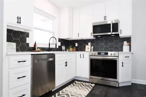 Kitchen - 131 Romine Cir, Ballwin, MO 63011 photo 3 of 3