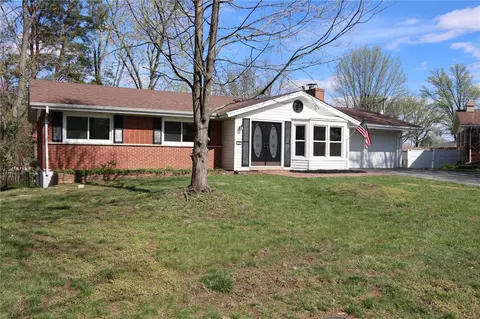 131 Romine Cir, Ballwin, MO 63011