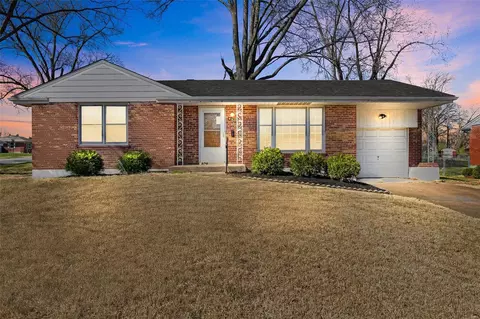 9365 Hathaway Dr, Jennings, MO 63136