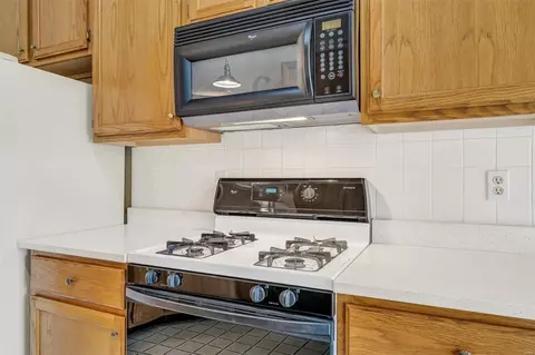 Kitchen - 2104 Ingalls Cir #B, O'fallon, MO 63368 photo 4 of 5