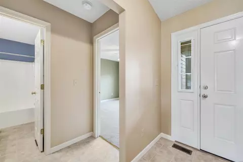 Entry Way - 2104 Ingalls Cir #B, O'fallon, MO 63368 photo 4 of 5