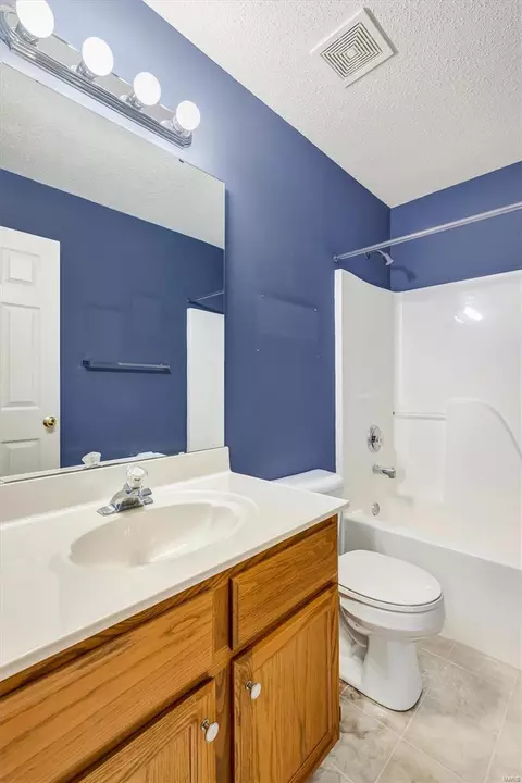 Bath - 2104 Ingalls Cir #B, O'fallon, MO 63368 photo 2 of 3