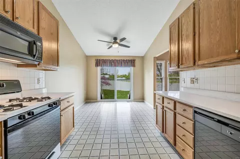 Kitchen - 2104 Ingalls Cir #B, O'fallon, MO 63368 photo 5 of 5