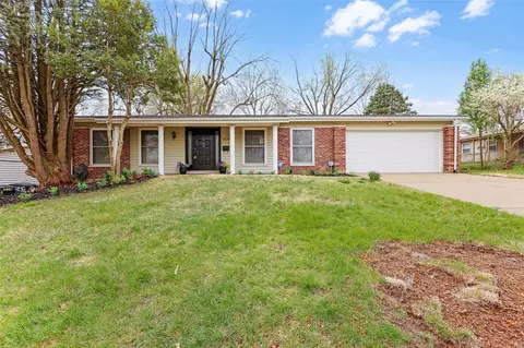 3530 Stonehaven Dr, Florissant, MO 63033
