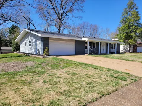 1521 Rathford Dr, Saint Louis, MO 63146