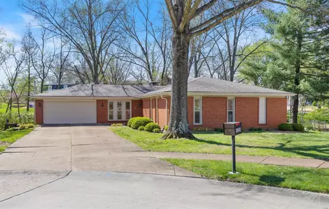10320 Dorenshire Ct, Saint Louis, MO 63128
