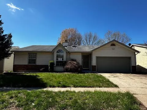 1868 Kingsford Dr, Florissant, MO 63031