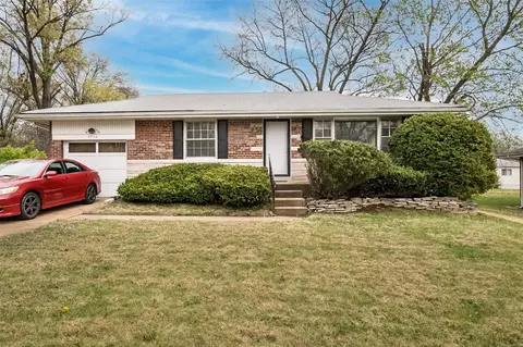 9712 Hemlock Dr, Saint Louis, MO 63137
