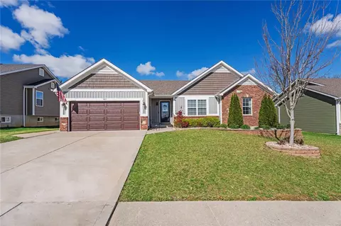 927 Mule Creek Dr, Wentzville, MO 63385