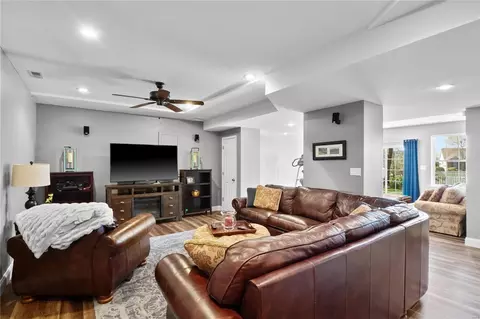 Living - 226 Falcon Hill Dr, O'fallon, MO 63368 photo 7 of 8