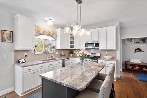 Kitchen - 226 Falcon Hill Dr, O'fallon, MO 63368 photo 2 of 5