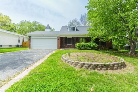 5 Ann Ct, Saint Peters, MO 63376