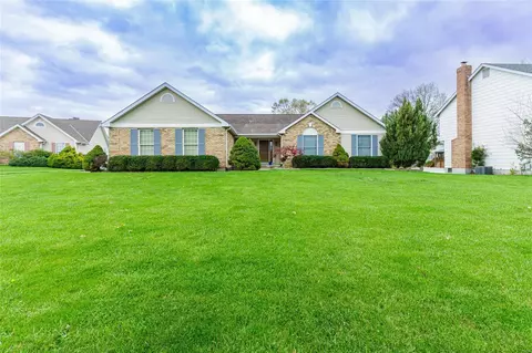 1521 Mount Vernon Dr, Saint Charles, MO 63303