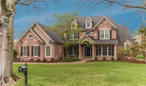 3 Heather Hill Ln, Olivette, MO 63132