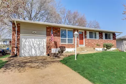 4419 Welford Dr, Saint Louis, MO 63128