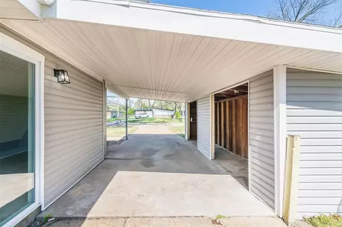 Exterior - 8432 Buckthorn Dr, Berkeley, MO 63134 photo 2 of 9