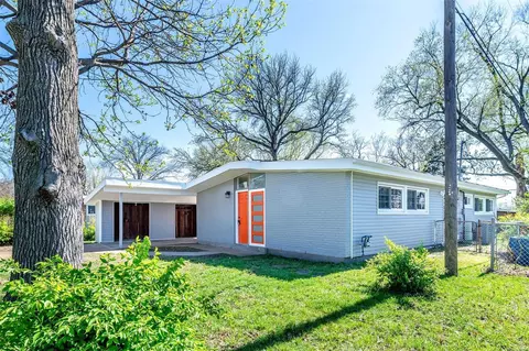 Exterior - 8432 Buckthorn Dr, Berkeley, MO 63134 photo 8 of 9