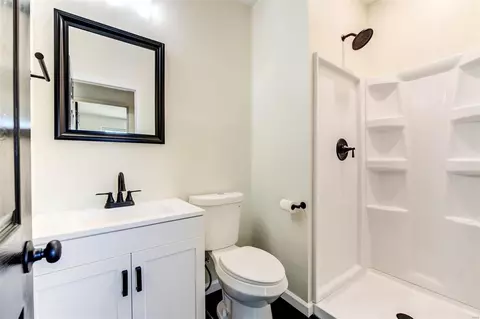 Bath - 8432 Buckthorn Dr, Berkeley, MO 63134 photo 5 of 5