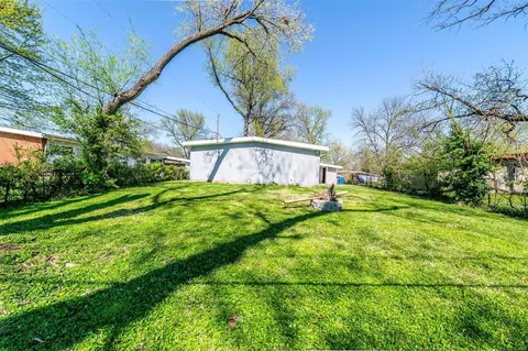 Exterior - 8432 Buckthorn Dr, Berkeley, MO 63134 photo 5 of 9