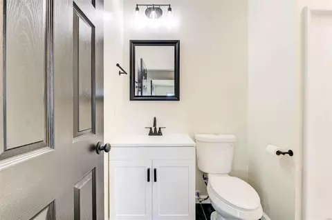 Bath - 8432 Buckthorn Dr, Berkeley, MO 63134 photo 4 of 5