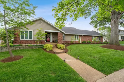 1134 Rolling Glen Ln, Ballwin, MO 63011 photo 3