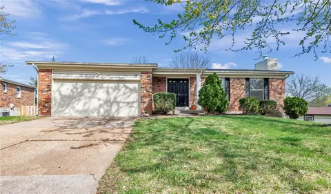 3 Spencer Valley Dr, Saint Peters, MO 63376