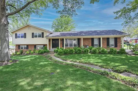 9040 Grant Farm Trl, Saint Louis, MO 63126