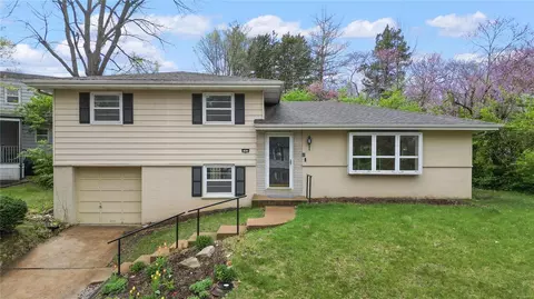 101 Thorncliff Ln, Saint Louis, MO 63122