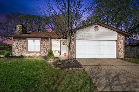 4 Steiert Dr, Saint Peters, MO 63376