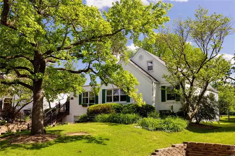 122 Manlyn Dr, Kirkwood, MO 63122