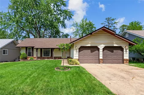433 Madrina Ct, Ballwin, MO 63021