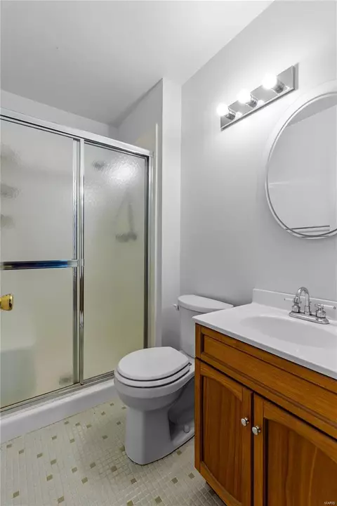 Bath - 433 Madrina Ct, Ballwin, MO 63021 photo 1 of 1