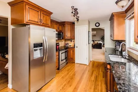 Kitchen - 853 Gardenway Drive Dr, Ballwin, MO 63011 photo 1 of 2