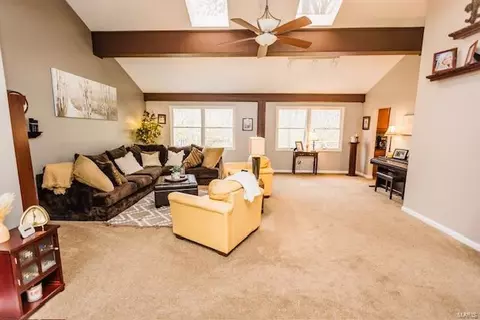 Living - 853 Gardenway Drive Dr, Ballwin, MO 63011 photo 2 of 4