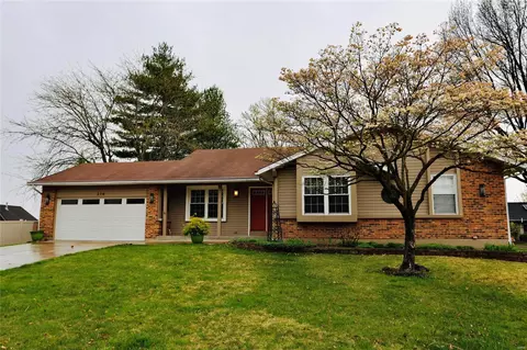 216 Shirewood Dr, Saint Charles, MO 63303