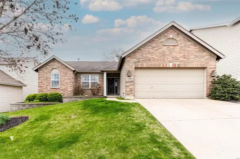 3209 Kingsridge Manor Dr, Saint Louis, MO 63129