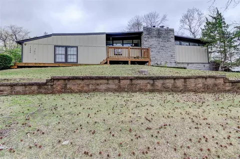 1494 Starlight Dr, Saint Louis, MO 63135