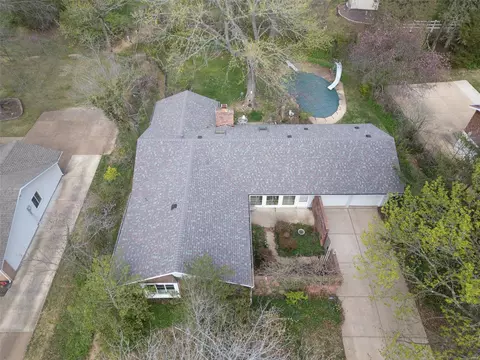 Exterior - 402 Brooktree Dr, Ballwin, MO 63011 photo 7 of 8
